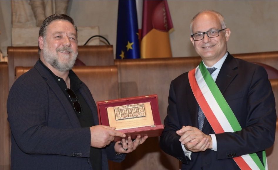 Russell Crowe le origini italiane -  Crow A Roma con il sindaco