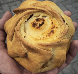 street food a Malta - Qassatat alla ricotta