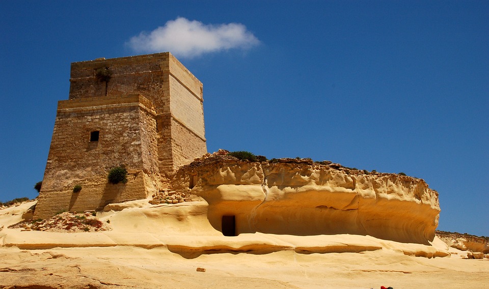 Le torri di guardia a Malta