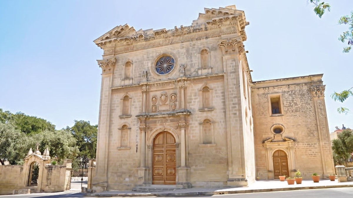 L'esterno di il-knisja l-Qadima chiesa di Santa Maria Assunta