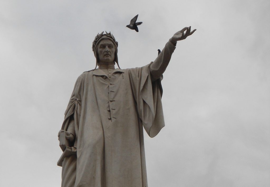 La Divina Commedia, statua di Dante