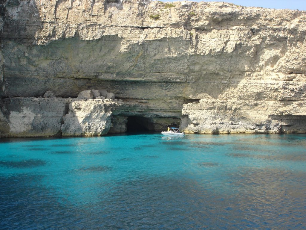 L'isola di Comino, Laguna blu