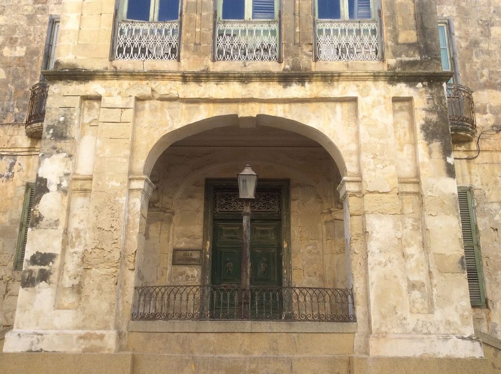 facciata villa guardamangia