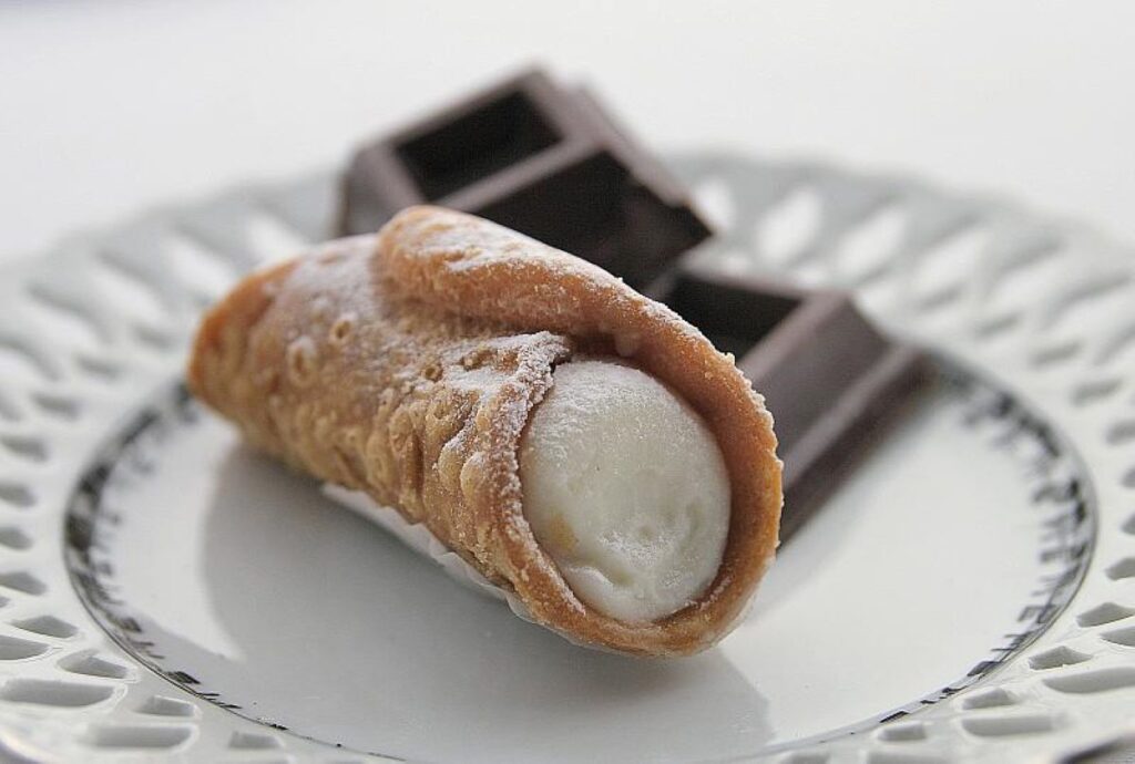 cannoli - Dulce Italiano Con Chocolates