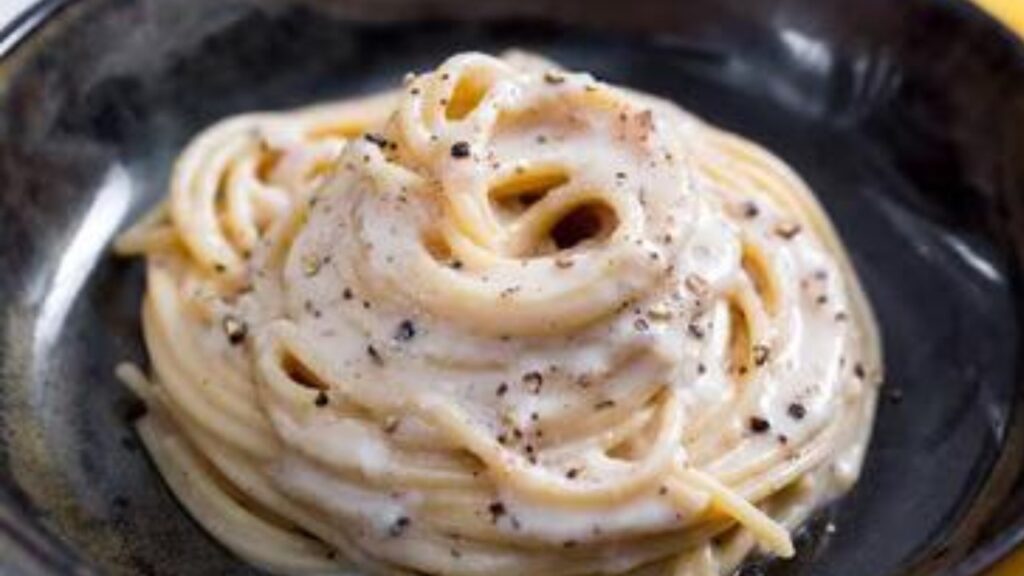Cacio e Pepe - Plato Negro