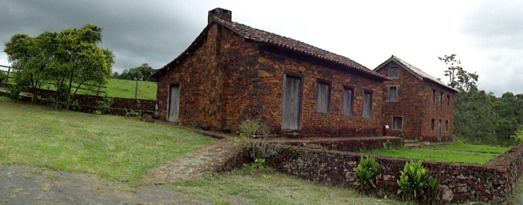 Nova Veneza - Portada Casas De Piedra
