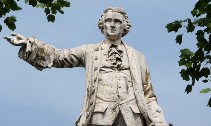 statua della Carità di Onofrio Buccini - Statua Di Vanvitelli a Caserta 1000x600