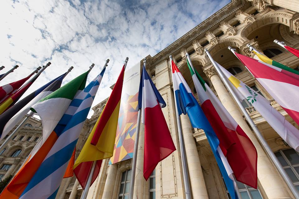 le bandiere dei paesi europei esposte a Bruxelles