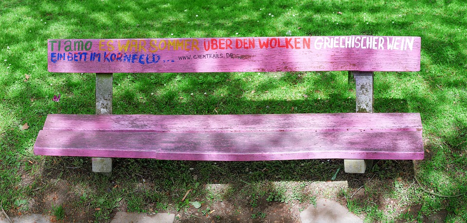 La panchina rosa - Panca Rosa Con Scritte colorate -