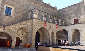 Castello del Malconsiglio- Castello Con Le Insegne a festa