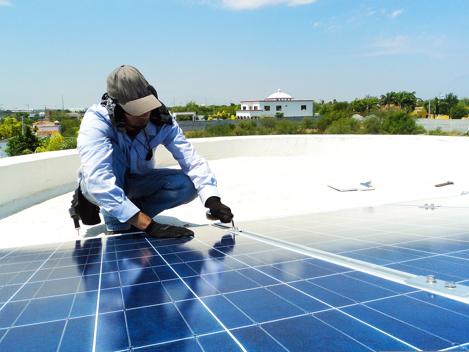Contributi per pannelli solari - Pannelli Fotovoltaici in allestimento