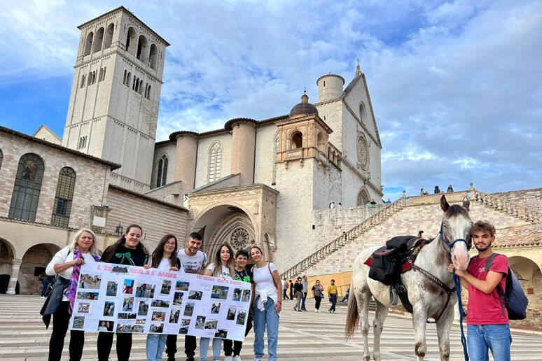 Dalla Basilicata ad Assisi a piedi . Benedizione dell'equino