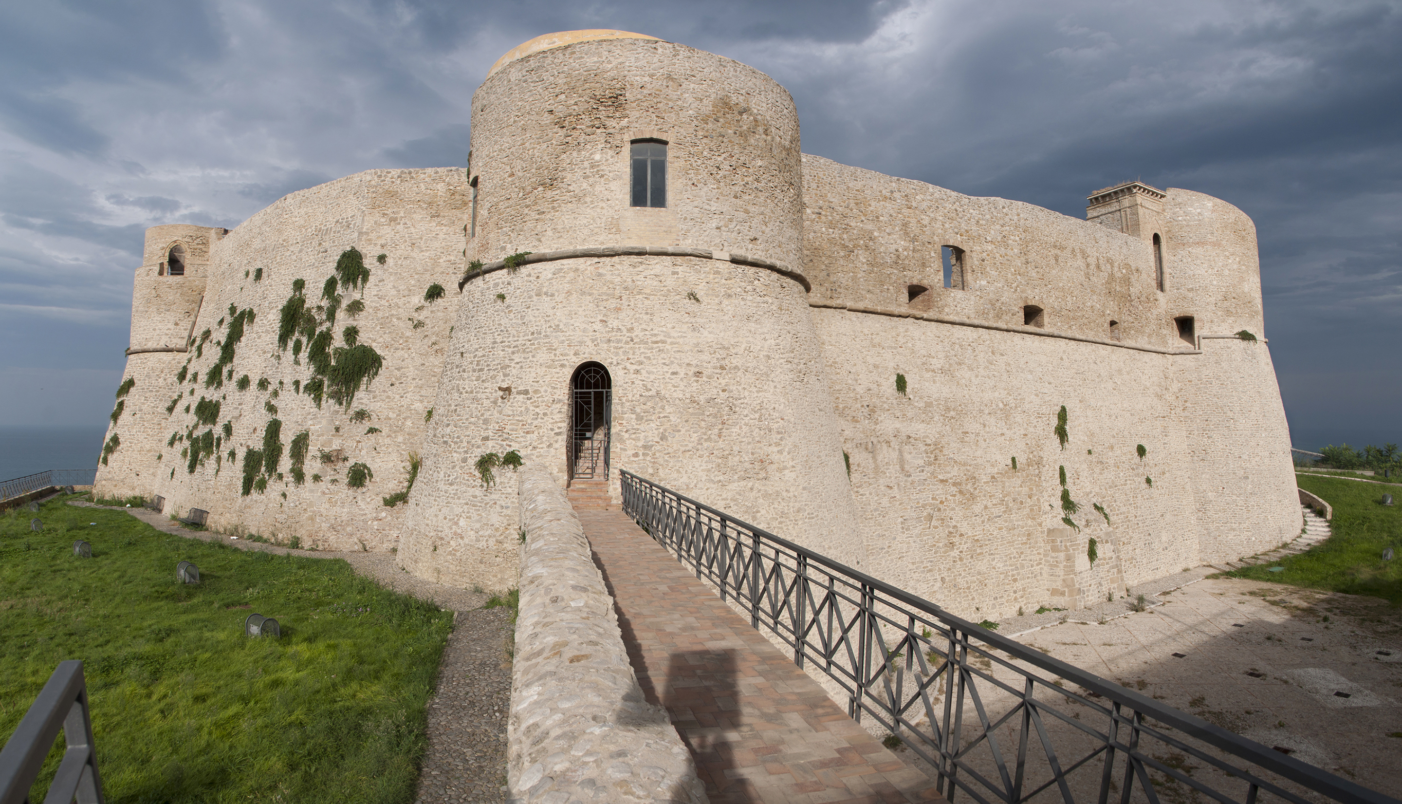 Castello Di Ortona