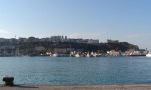 visuale del castello e Terravecchia dall'attuale molo turistico del porto di Ortona