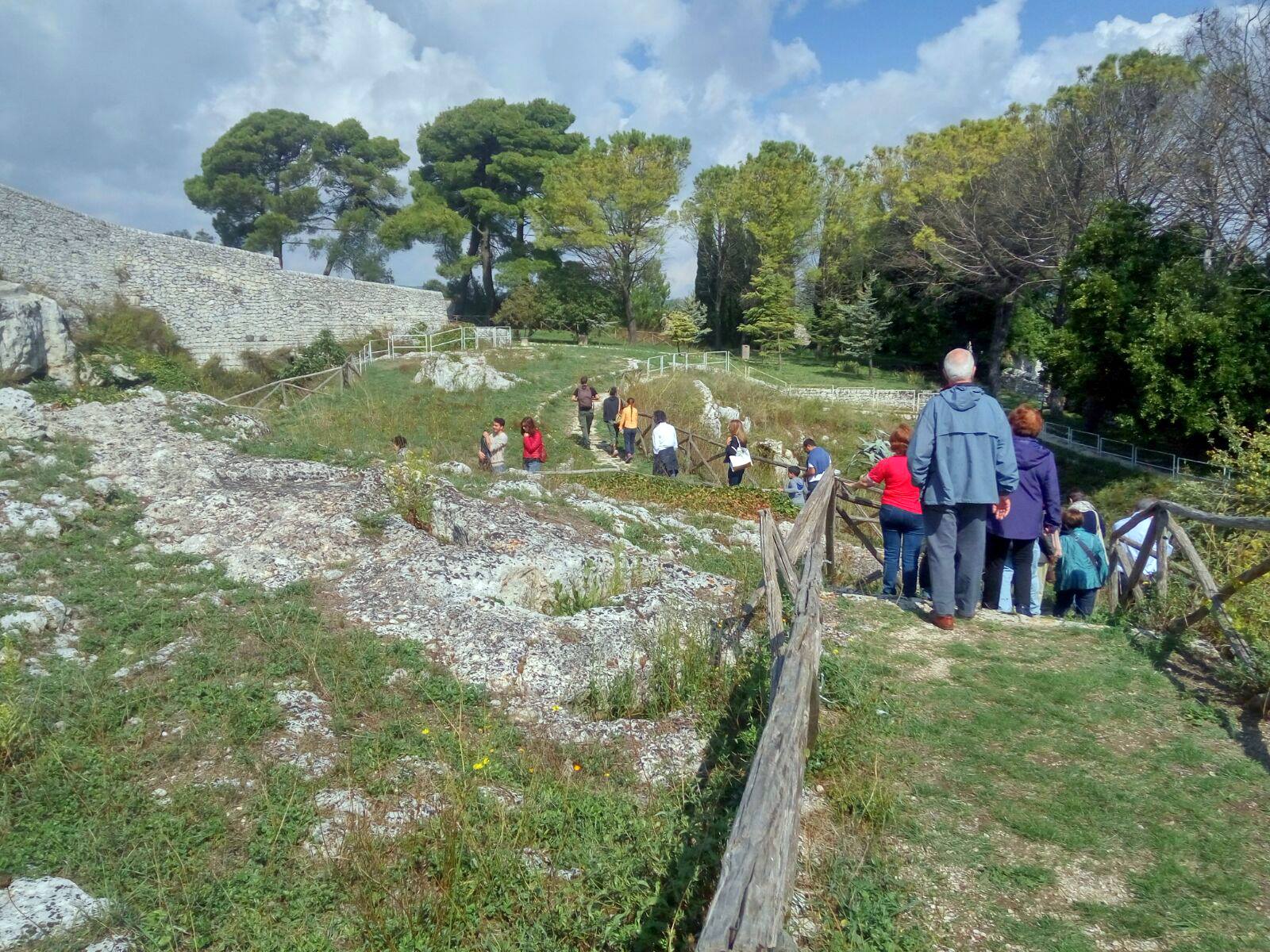 La visita al sito di Akrai promossa da Archeoclub Palazzolo Acreide