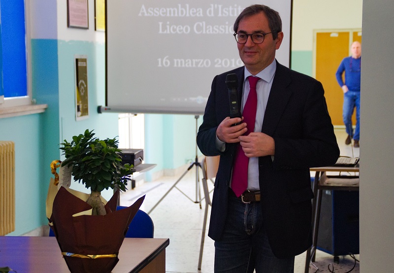 Roberto Di Bella durante il suo intervento al liceo di Palazzolo