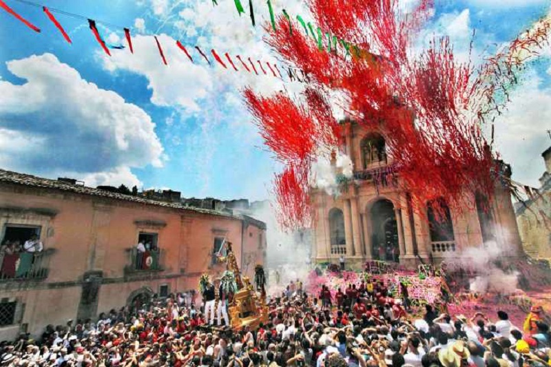 Dolce & Gabbana scelgono la festa di San Paolo di Palazzolo