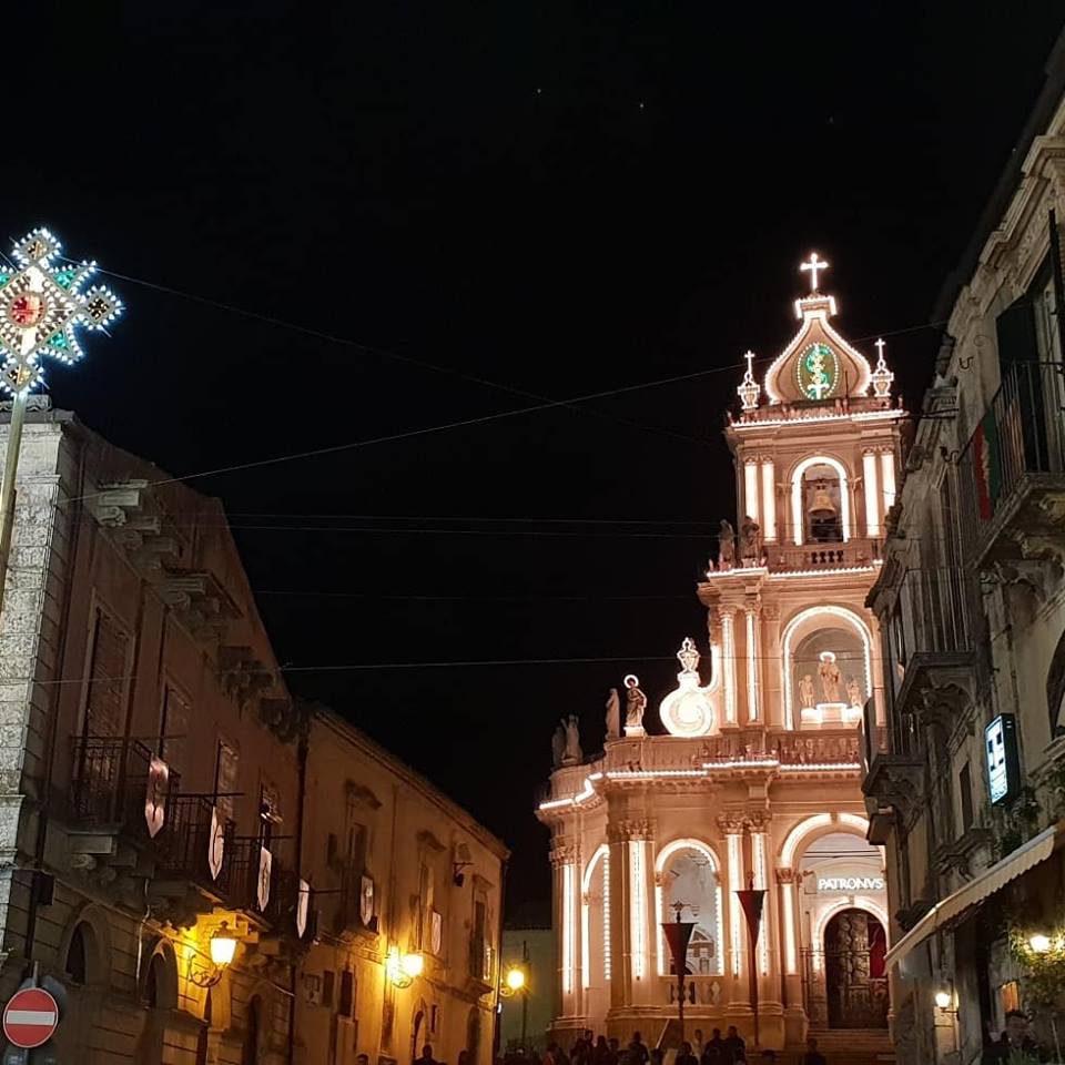 Le luci sulla Chiesa di San Paolo a Palazzolo - festa di San Paolo