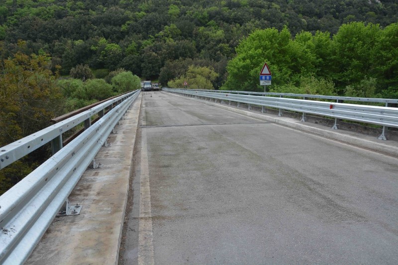 Strada per Pantalica attraverso il Ponte Fiume Anapo