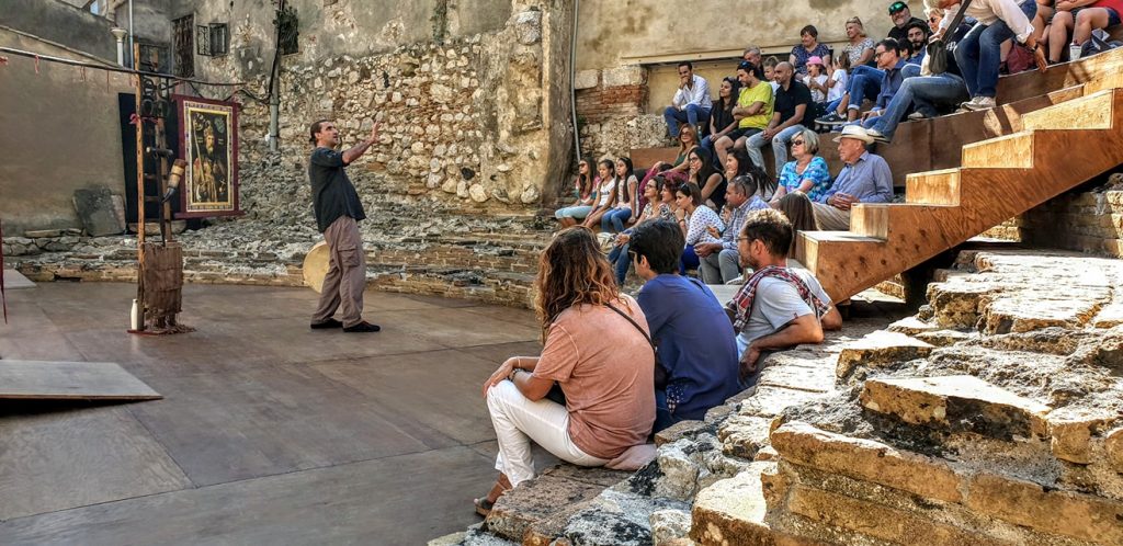 Giovanni Calcagno durante un'esibizione