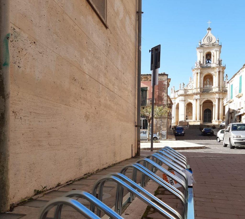 Stalli per bici vicino piazza San Paolo