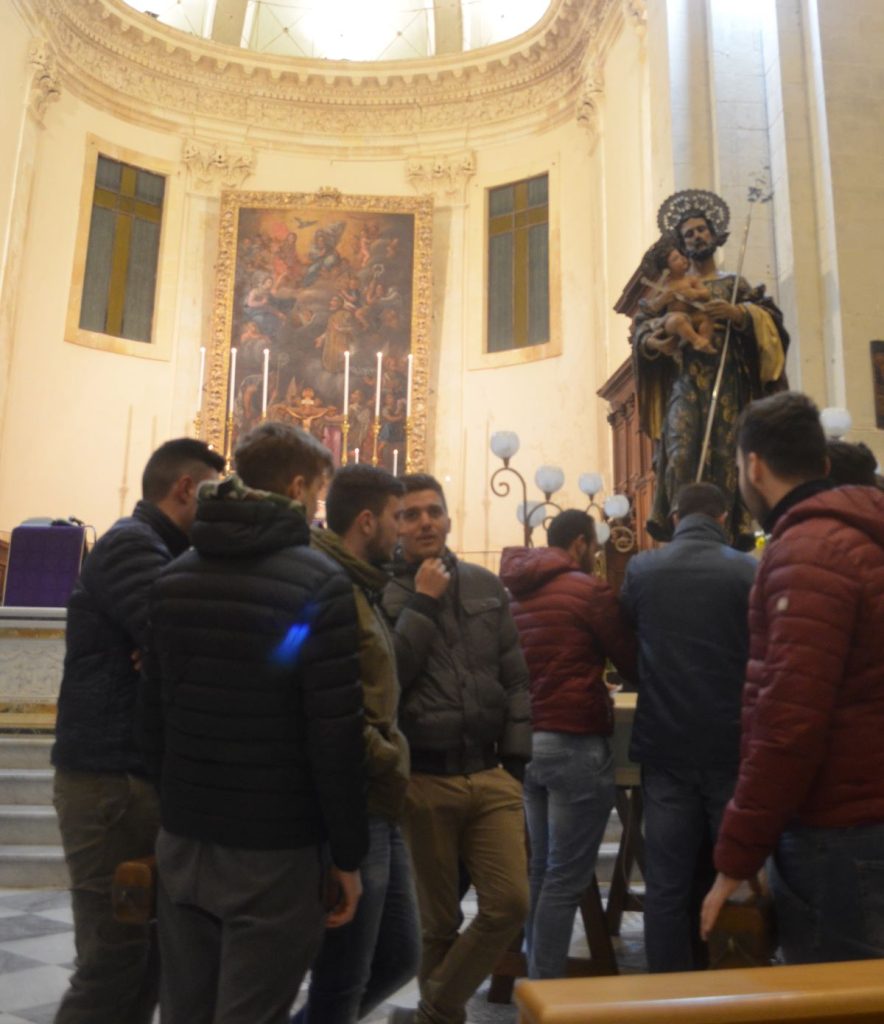 San Giuseppe: statua portata in processione