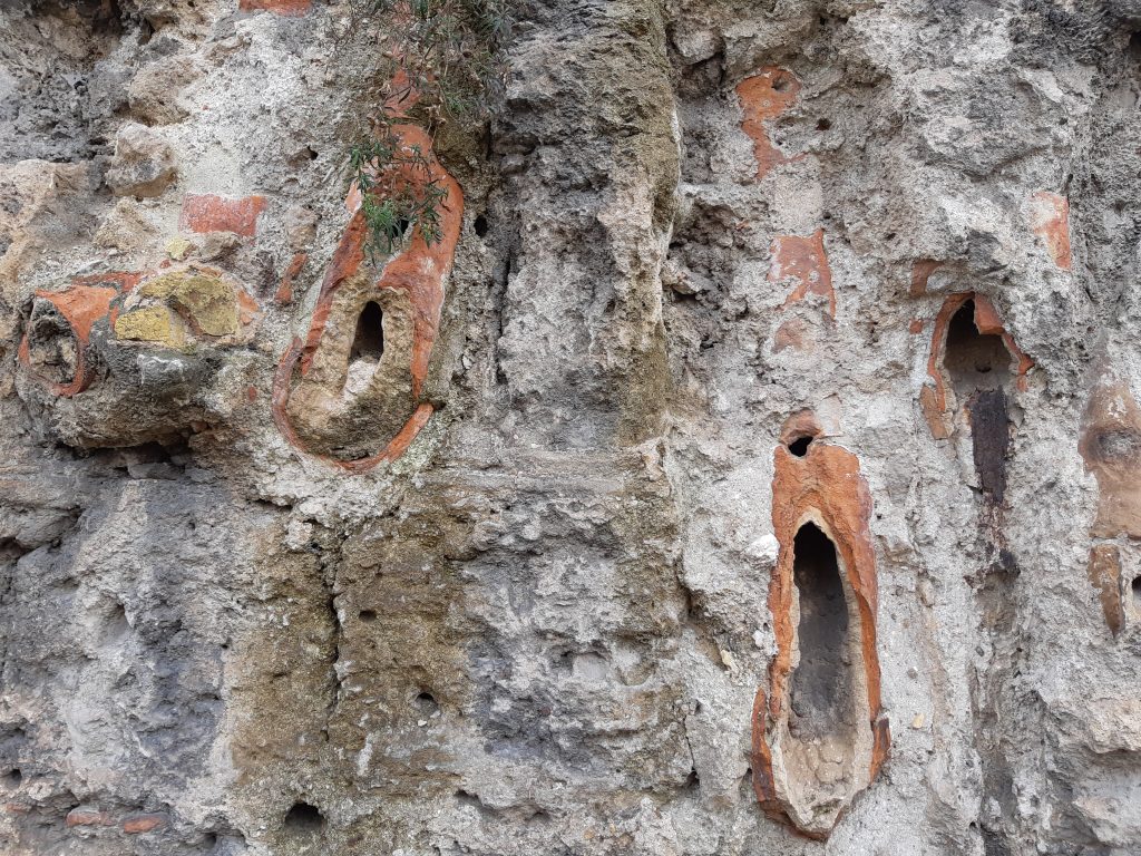 Torri d'acqua: Catusi ancora visibili a piazza Porta Montalto