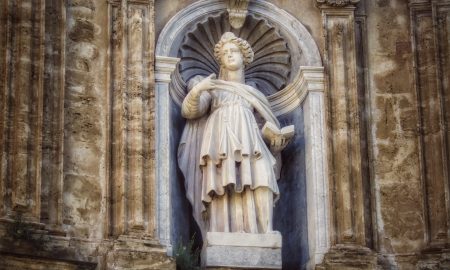 Sant'Agata, la statua a lei dedicata ai quattro Canti