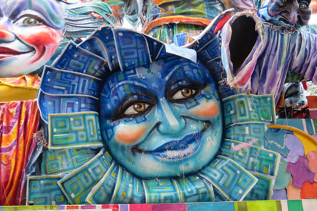 Maschera di Carnevale veneziana con campanelli