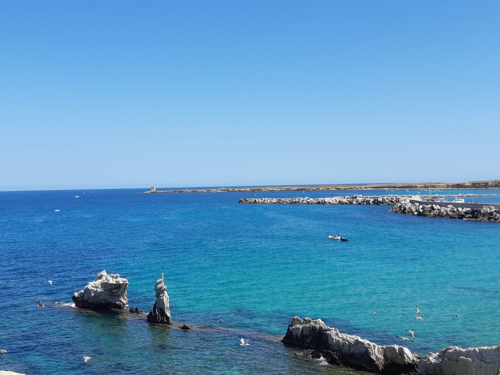 Terrasini: i faraglioni della Praiola