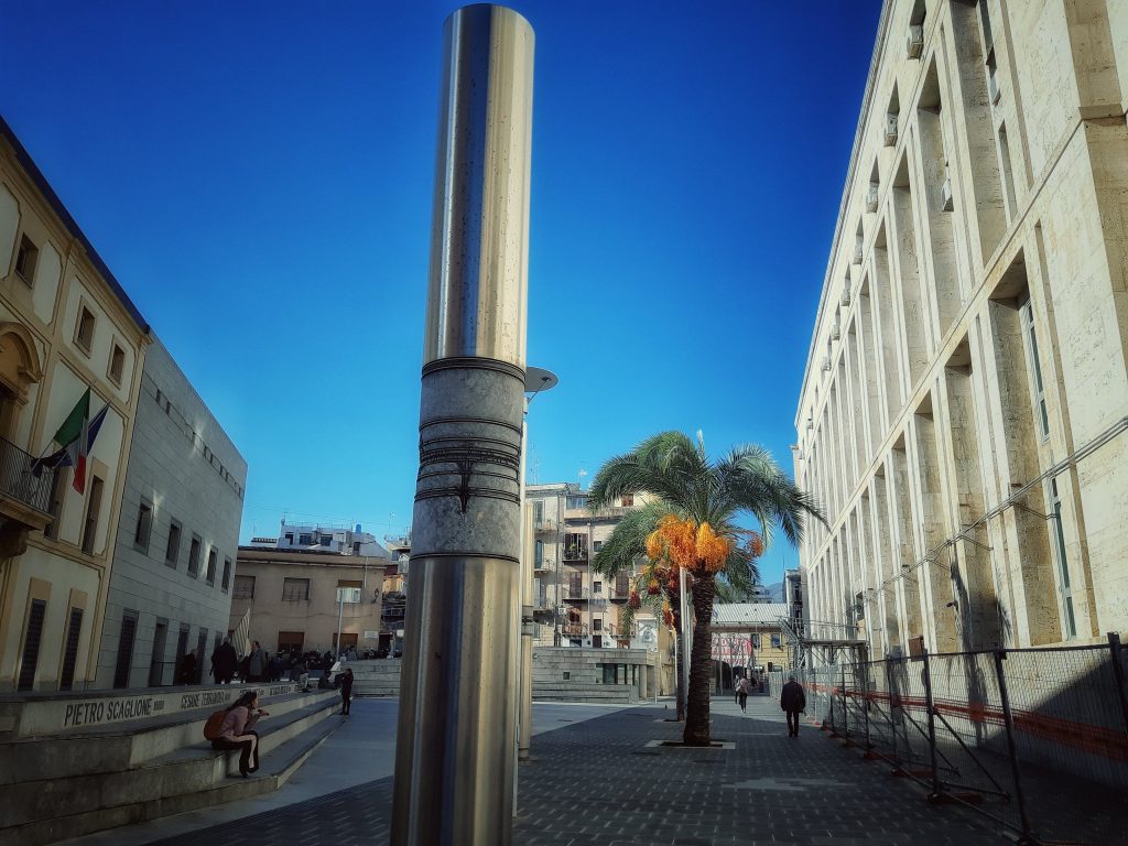 Grigio di Billiemi: uso moderno a Piazza della Memoria