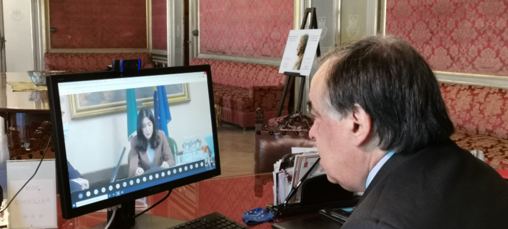 Covid, videoconferenza sindaco di Palermo Leoluca Orlando e ministro istruzione Lucia Azzolina