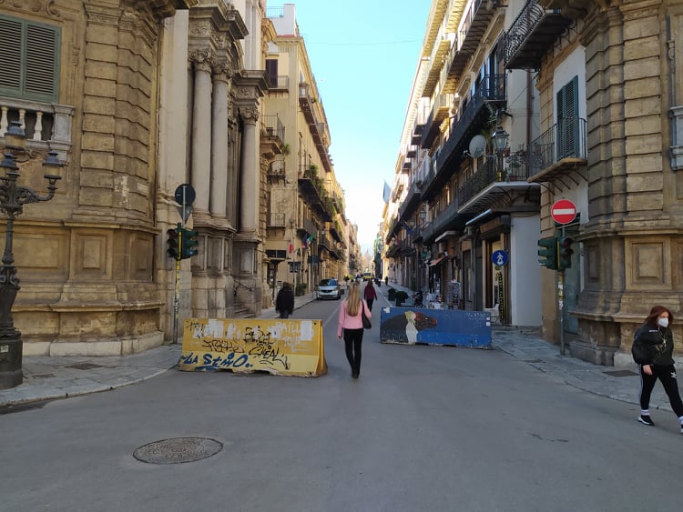 Palermo in zona rossa, poca gente in giro
