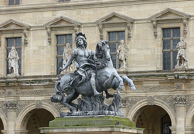 La statua equestre di Luigi XIV - Statua Equestre al Louvre