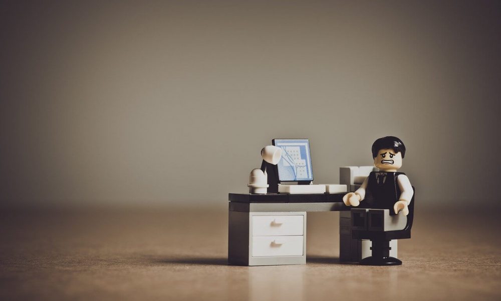 Micro-entreprise - omino Lego alla scrivania