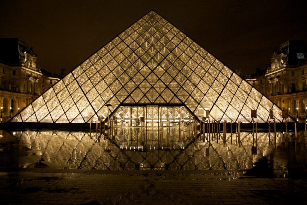 I gatti del Louvre - Louvre Piramide