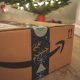 Noël sans Amazon - pacco Amazon sotto l'albero di natale