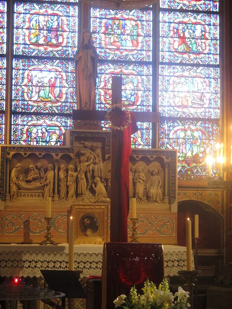 Corona Di Spine Cristo sull'altare