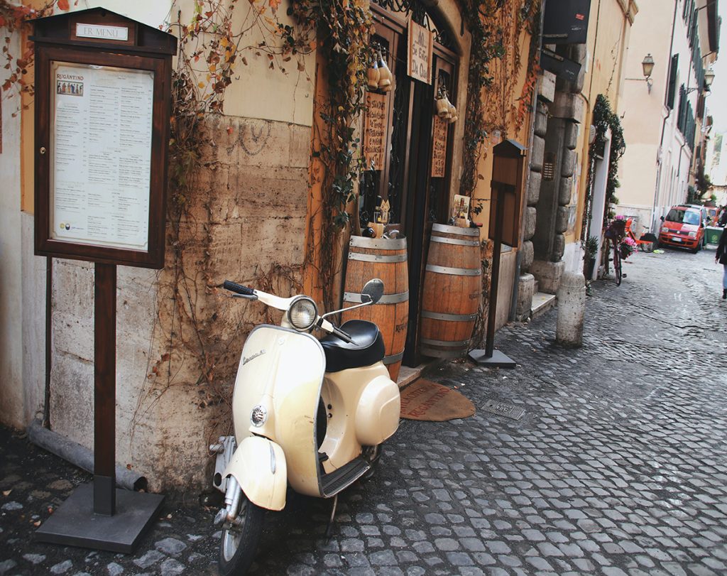 Oltra ai cibi iconici, anche la vespa
