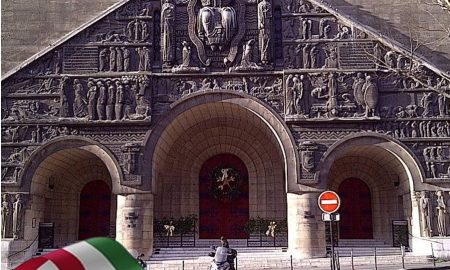 Comunità cattolica italiana a Parigi, un punto di riferimento che nonostante il tempo e i mutamenti sociali, resta, numerosa e molto attiva.- Chiesa A Parigi in foto