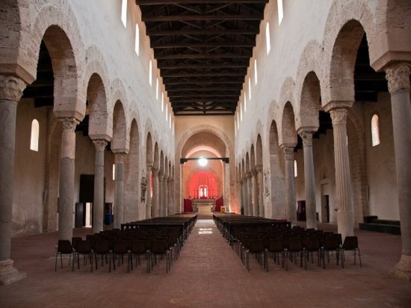 Duomo Di Gerace. Interno della chiesa