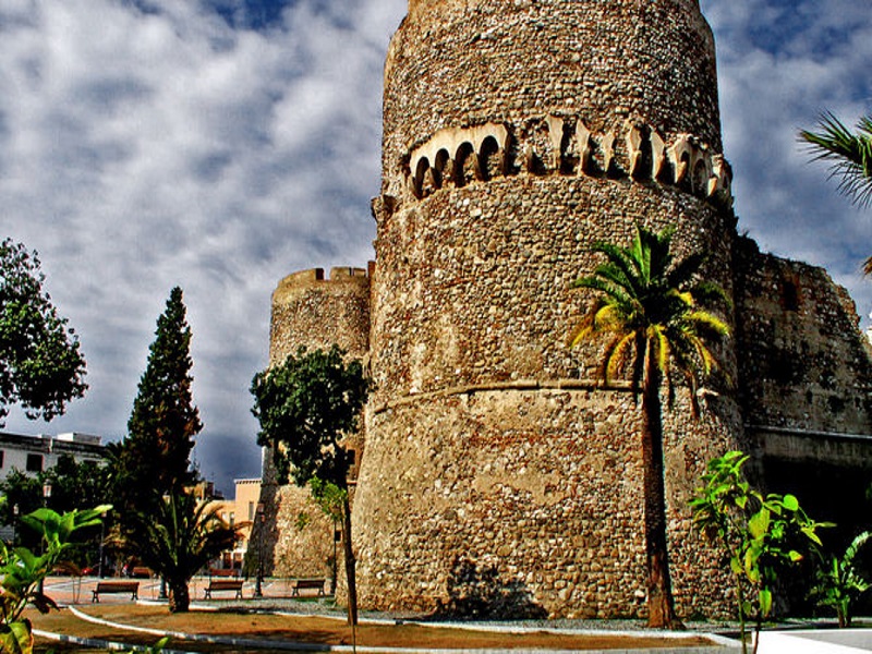 Castello Aragonese e le sue torri