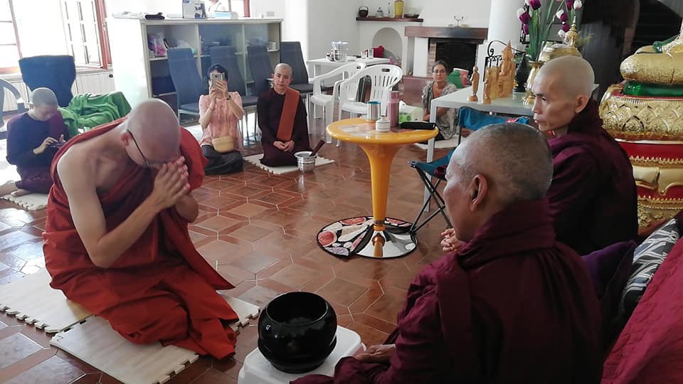 cerimonia buddhista nel centro di Cinquefrondi
