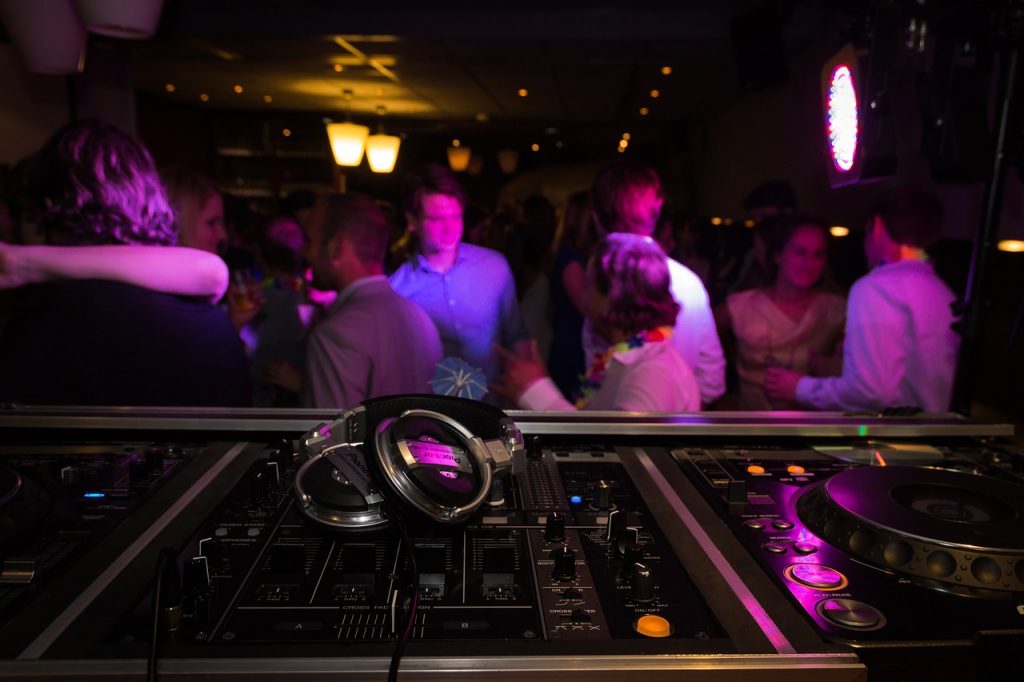 Un Party In Cui I Giovani Vanno A Divertirsi