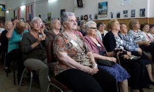 Mujeres - Las Emigradas Italianas Durante El Homenaje