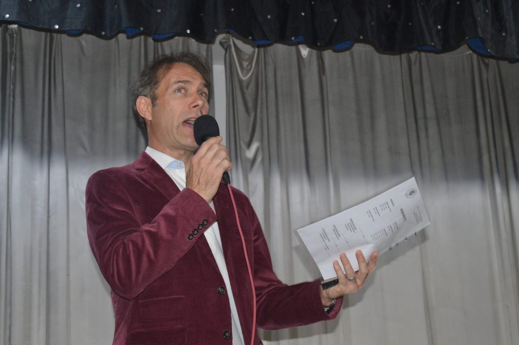 Gerardo Scarello - conduciendo evento