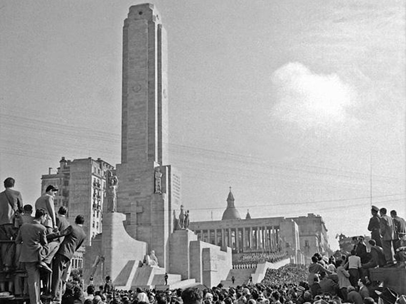 El Día de la Bandera y la inauguración del Monumento - Monumento