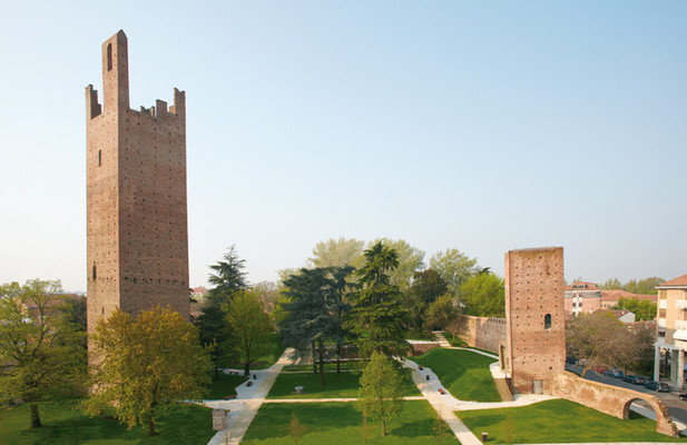 Il castello di Rovigo con le sue torri ed i giardini