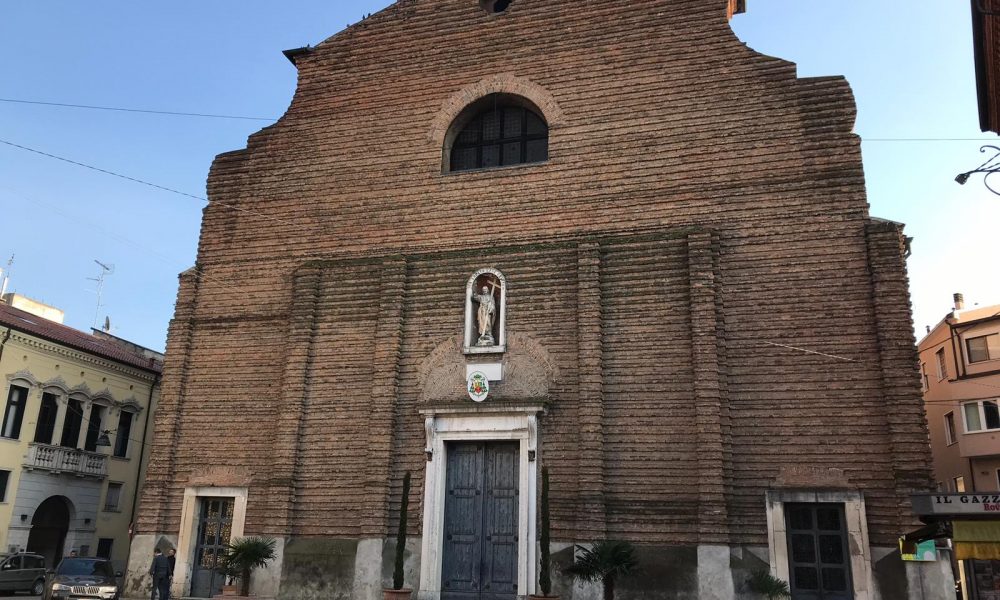 Una veduta della facciata di Piazza Duomo a Rovigo