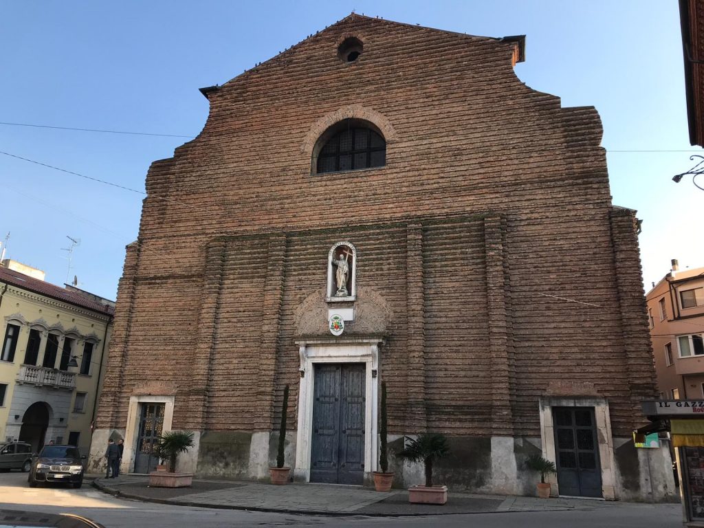 Una veduta della facciata di Piazza Duomo a Rovigo